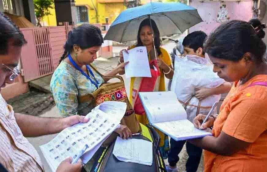 5.2 करोड़ नाम वोटर लिस्ट से हटे: चुनाव आयोग का बड़ा शुद्धिकरण अभियान