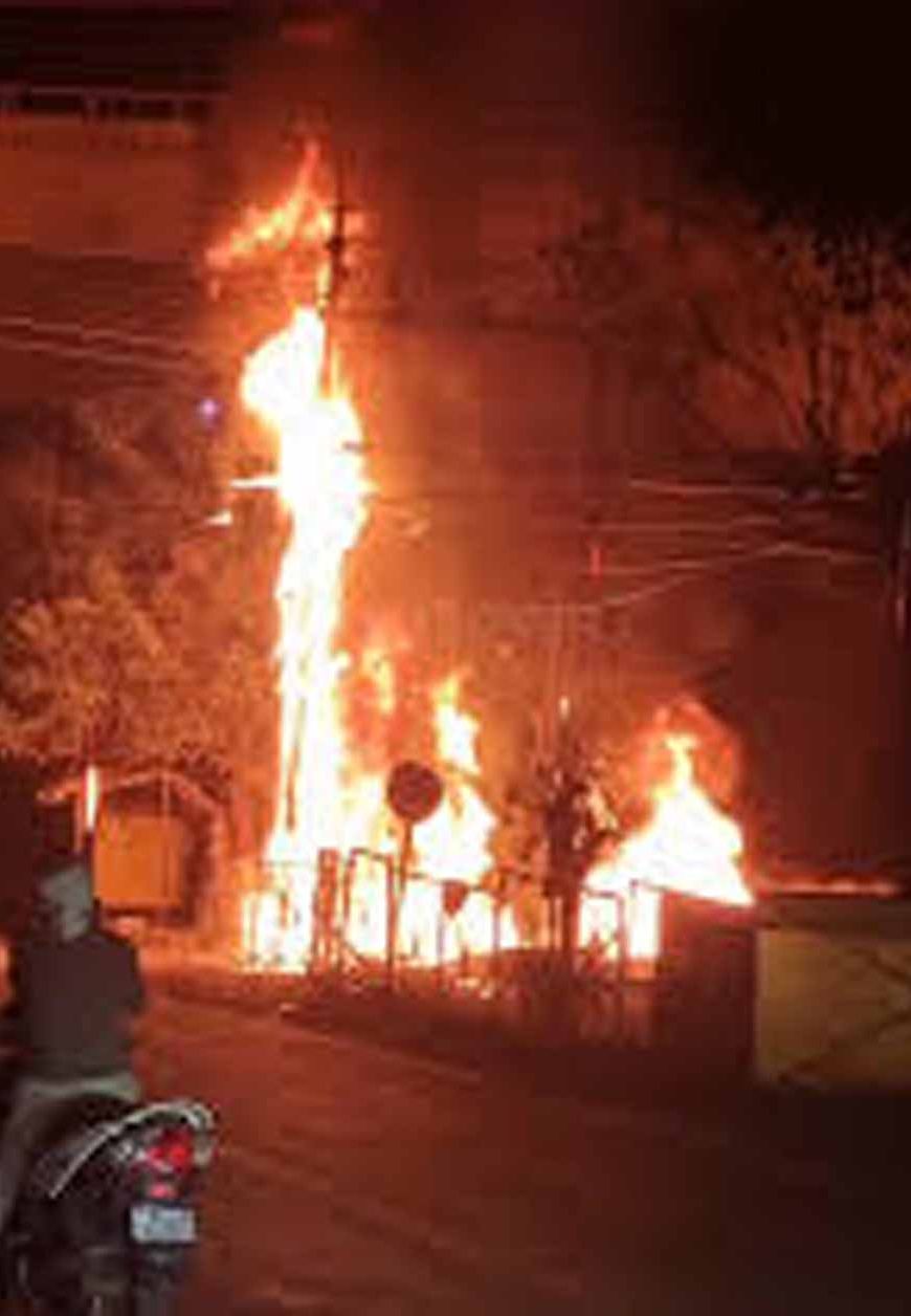 भोपाल के MP नगर में ट्रांसफार्मर ब्लास्ट: फॉर्च्यूनर कार चपेट में, इलाके में अफरा-तफरी