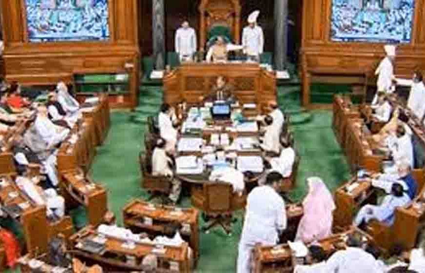 महिला आरक्षण बिल पर संसद में सख्ती, बीजेपी ने जारी किया तीन लाइन का व्हिप