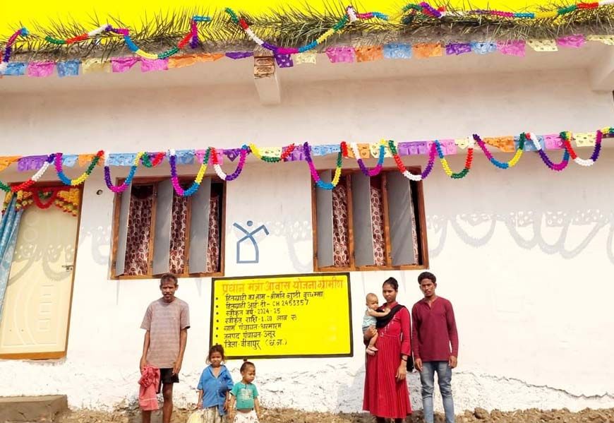 बीजापुर में विकास की नई दस्तक: नियद नेल्लानार, मनरेगा और प्रधानमंत्री आवास से बदल रही 224 गांवों की तस्वीर