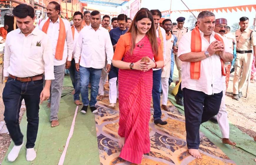 रायपुर : पर्यटन एवं संस्कृति मंत्री राजेश अग्रवाल कवर्धा के जानकी वन धाम शिवालय में आयोजित प्राण-प्रतिष्ठा समारोह में हुए शामिल