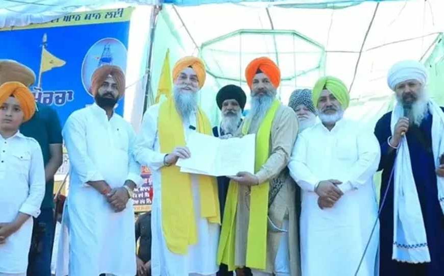 बेअदबी पर सख्त रुख: ‘गुरु का कानून’ बिल पेश, स्पीकर संधवां ने सौंपी कॉपी