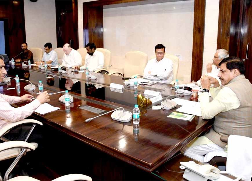 छात्र-आश्रमों में अनुशासन और राष्ट्रभक्ति को बढ़ावा देने मुख्यमंत्री डॉ. यादव ने दिए निर्देश