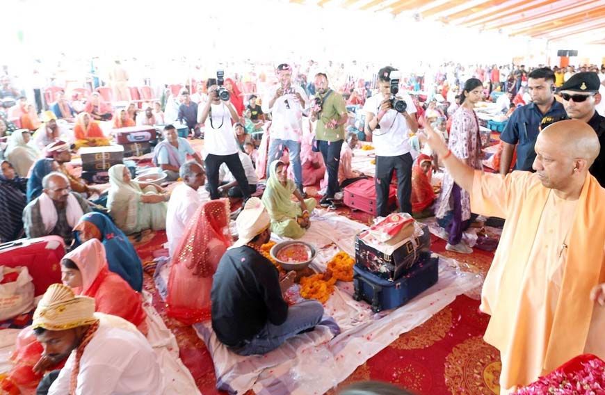 योगी सरकार की पहल से 187 जोड़ों का हुआ सामूहिक विवाह, ‘कन्या विवाह सहायता योजना’ से श्रमिक परिवारों को मिला संबल