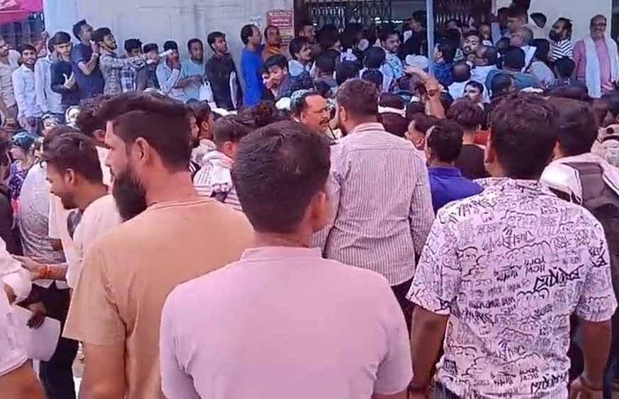 अमरनाथ यात्रा 2026 का उत्साह: जालंधर में रजिस्ट्रेशन के लिए बैंक के बाहर लगी लंबी कतारें