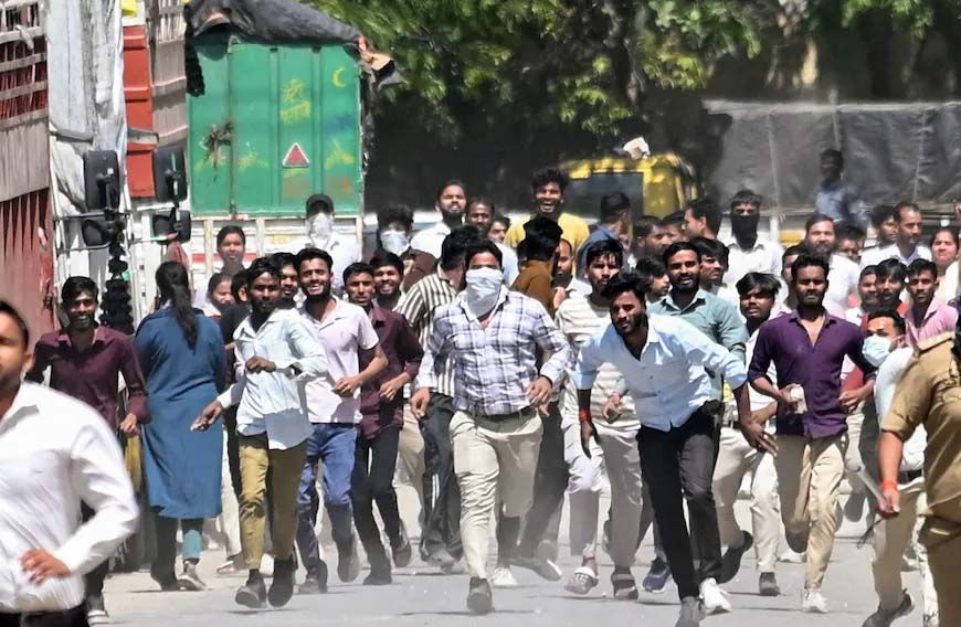 नोएडा प्रोटेस्ट में थे कई 'उपद्रवी', कर्मचारी नहीं, अब पब्लिक में लगेंगे पोस्टर