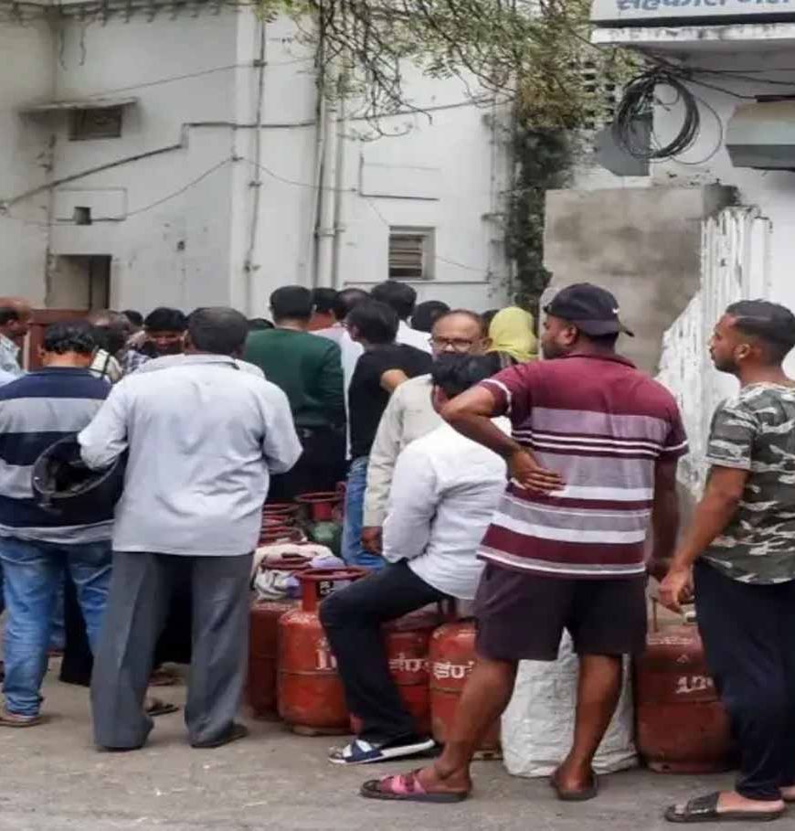35 दिन से ठप Online Booking: गैस सिलेंडर के लिए भटक रहे उपभोक्ता, बढ़ी परेशानी