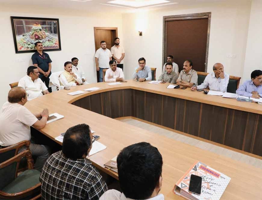 पेयजल और सीवरेज लाइन निर्माण की कठिनाईयां समन्वय से करें दूर : उप मुख्यमंत्री शुक्ल