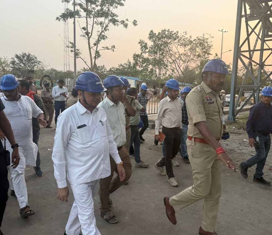 उद्योग एवं सार्वजनिक उपक्रम मंत्री लखनलाल देवांगन ने किया वेदांता पावर प्लांट के घटनास्थल का निरीक्षण