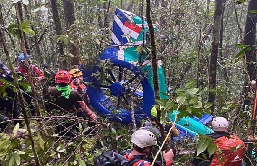 इंडोनेशिया विमान हादसा: लापता हेलीकॉप्टर का मलबा मिला, 8 लोगों की मौत