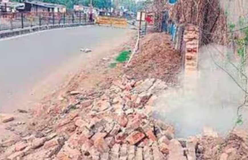 केंदुआडीह में सड़क धंसने के बाद गैस रिसाव से हड़कंप, डेंजर जोन घोषित इलाका