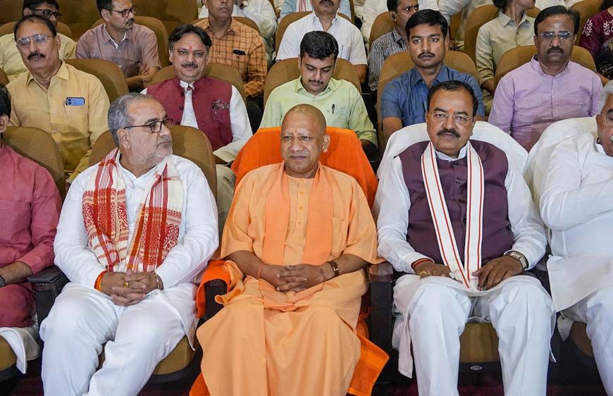 योगी की 'मनपसंद' टीम तैयार, यूपी कैबिनेट और बीजेपी संगठन में होंगे बड़े बदलाव