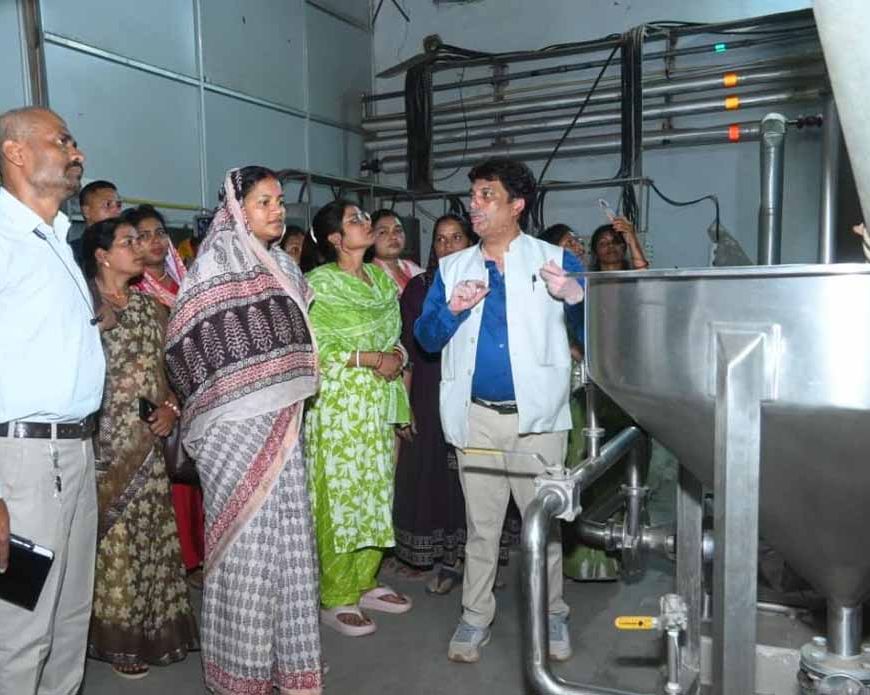 आत्मनिर्भरता की राह: दिशा दर्शन भ्रमण को मंत्री लक्ष्मी राजवाड़े ने बताया सशक्त माध्यम