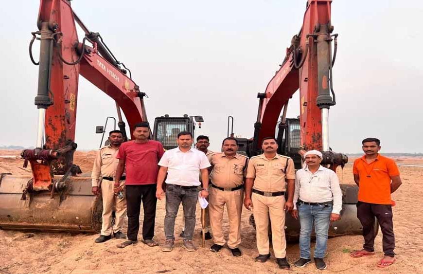 खनन माफिया पर सख्त एक्शन: सीमा लांघने पर 4 पोकलेन मशीनें जब्त