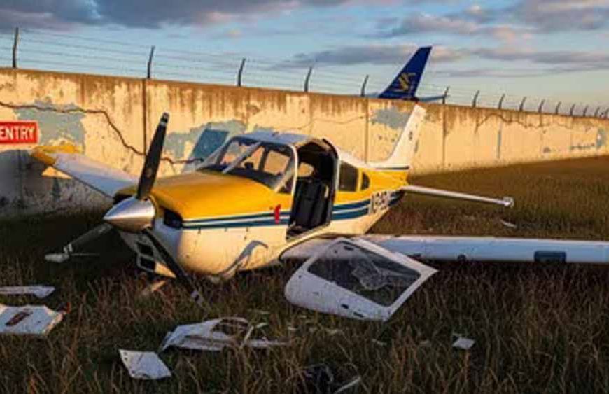 यूपी में बड़ा हादसा टला: लैंडिंग के दौरान रनवे से फिसला प्रशिक्षु विमान, ट्रेनी पायलट बाल-बाल बचीं