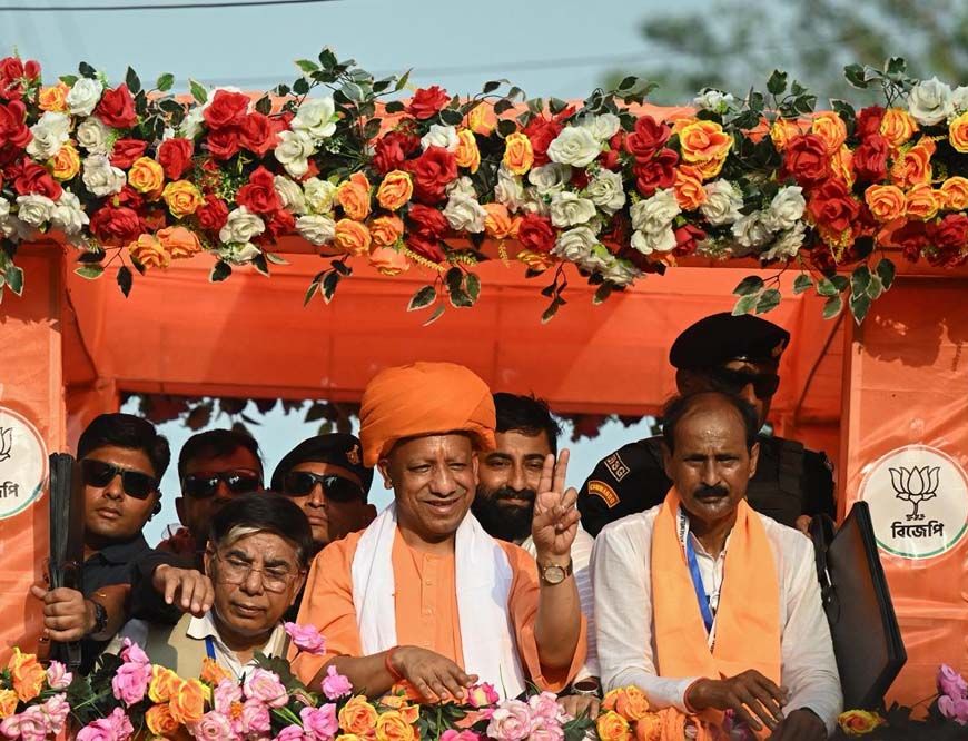 बुलडोजर बाबा' को देख बोला बंगाल, देखो-देखो शेर आया