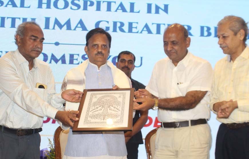 अत्याधुनिक उपकरण स्वास्थ्य सेवाओं को प्रभावी एवं सटीक बनाने में सहायक : उप मुख्यमंत्री शुक्ल