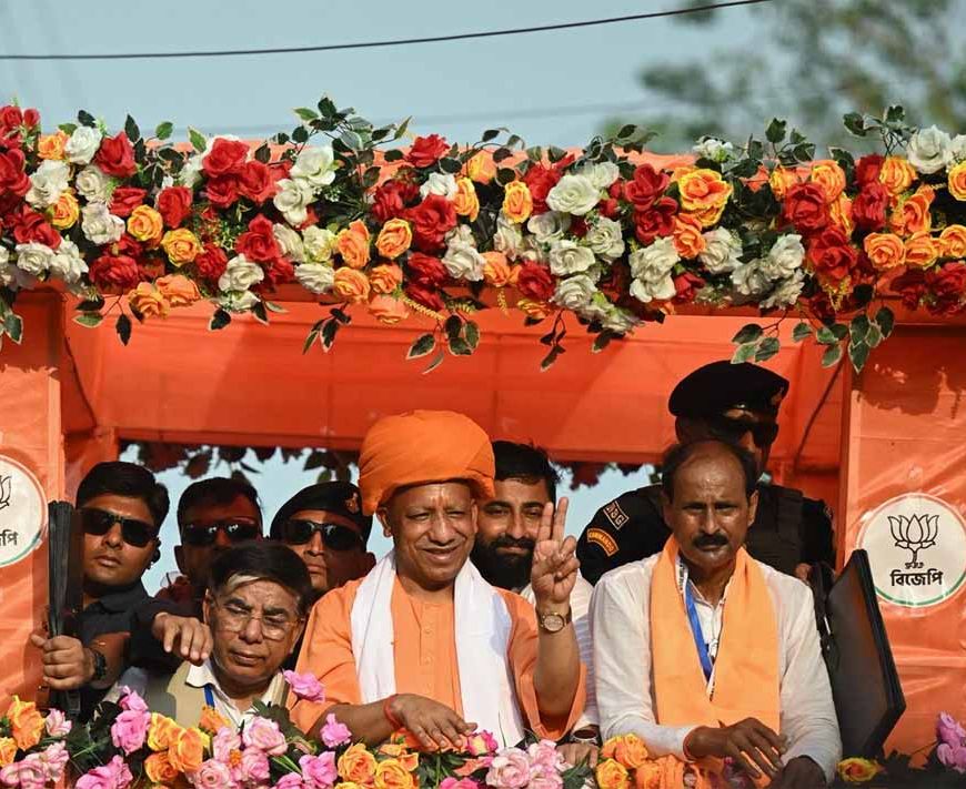 मुख्यमंत्री योगी के रोड-शो के दौरान सड़कों पर गूंजा- ‘एक ही नारा-एक ही नाम, जय श्रीराम-जय श्रीराम’