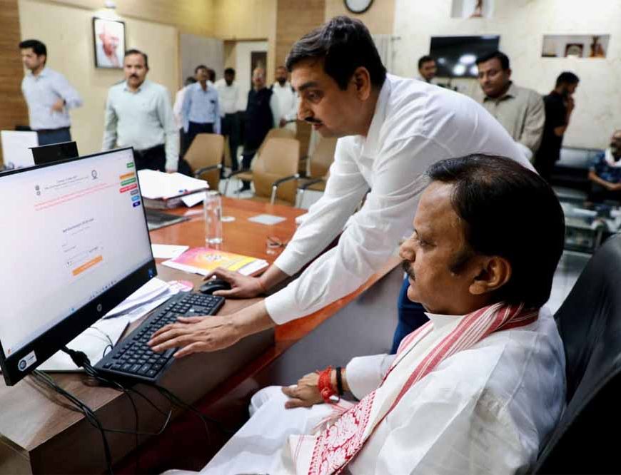 उप मुख्यमंत्री शुक्ल ने स्वयं अपना स्वगणना फॉर्म भरा