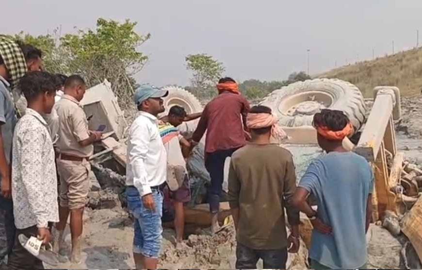 कोरबा हादसा: राखड़ बांध फूटा, जेसीबी ऑपरेटर की मौत; 3 मजदूरों का रेस्क्यू कर बचाई जान