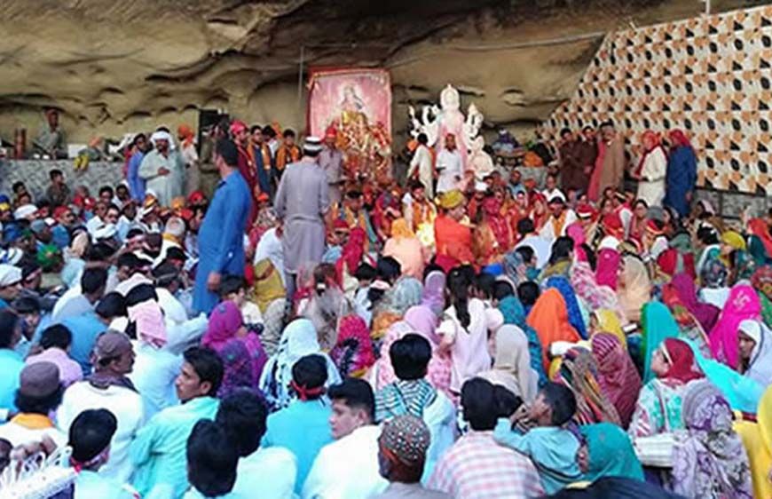 पाकिस्तान में जुटे 3 लाख हिंदू, हिंगलाज मंदिर में मनाया गया उत्सव; जानें इसका इतिहास