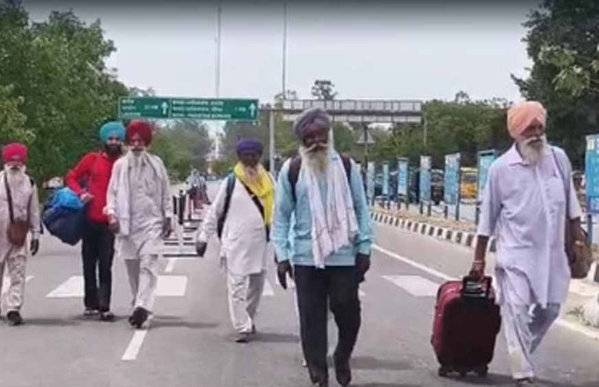 बैसाखी मनाकर पाकिस्तान से लौटा श्रद्धालुओं का जत्था, गुरुधामों के दर्शन की यात्रा रही शांतिपूर्ण