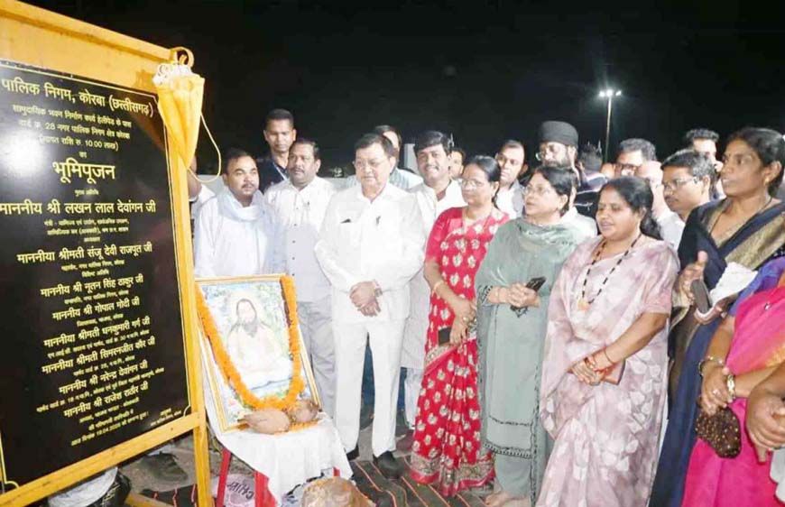 रायपुर : ट्रेफिक सिंग्नल में प्रतीक्षा करने वालों को अब तेज धूप व बारिश में नहीं होगी परेशानी चौक.चौराहों में बनेंगे प्रतीक्षा शेड