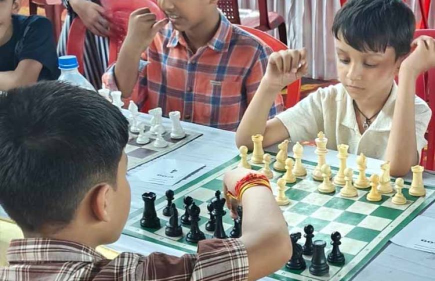 नक्सलगढ़ के युवा चमके: शतरंज में अंडर-15 में मयंक, अंडर-11 में अयांश ने जीता खिताब