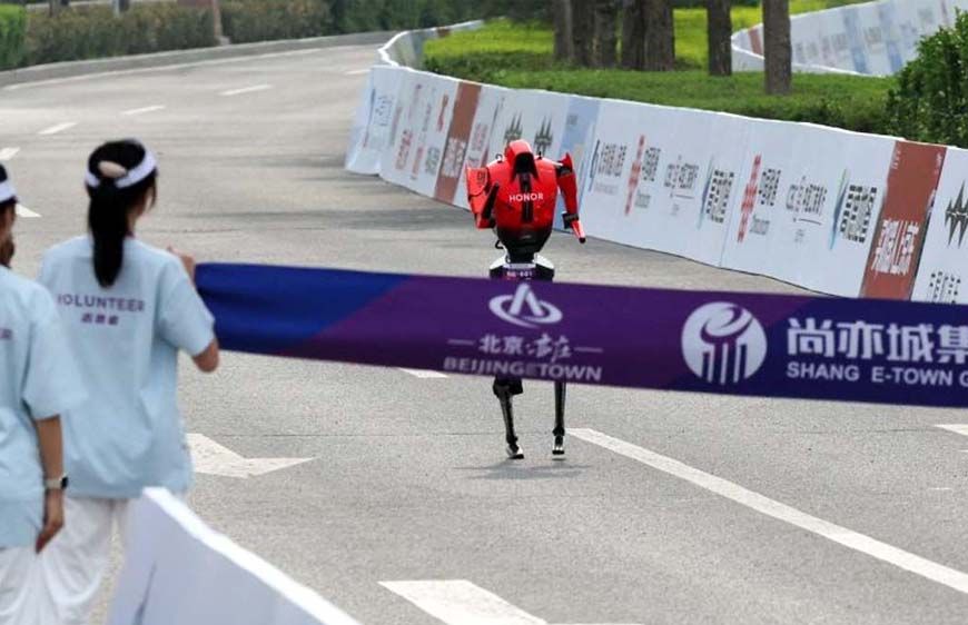 रोबोट ने तोड़ा इंसान का वर्ल्ड रिकॉर्ड, 21 KM की हाफ मैराथन 50 मिनट 26 सेकेंड में पूरी की