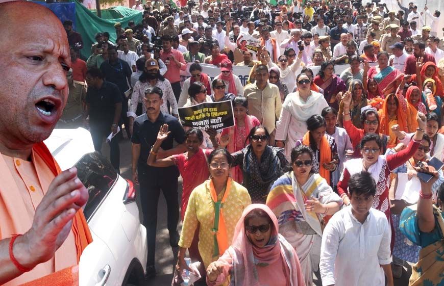 महिला अधिकार के लिए सड़क पर उतरे मुख्यमंत्री योगी आदित्यनाथ