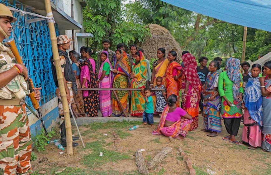 बंगाल में 8 हजार पोलिंग बूथ को चुनाव आयोग ने माना सुपर सेंसेटिव, 135 दबंगों को पकड़ा
