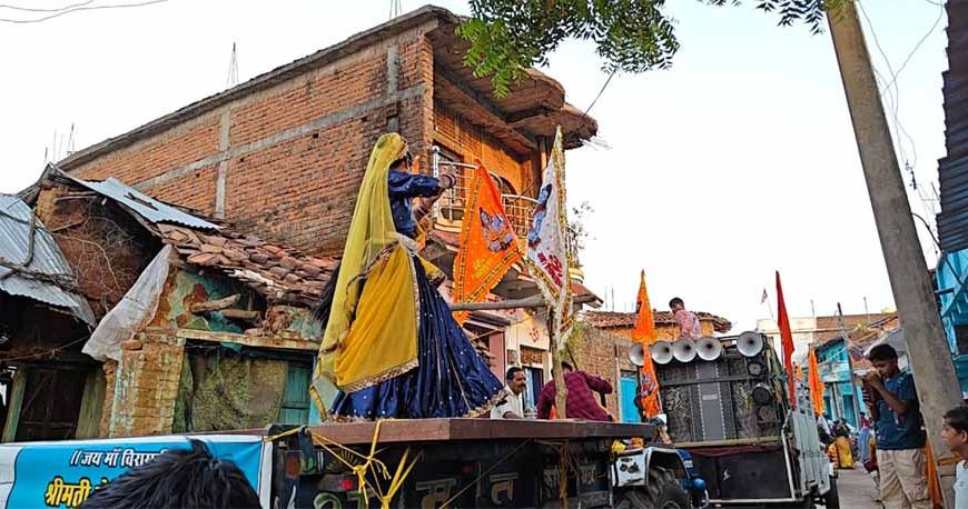 मां बिरासिनी धाम बिलासपुर में शिव प्राण प्रतिष्ठा की शोभायात्रा निकाली गई