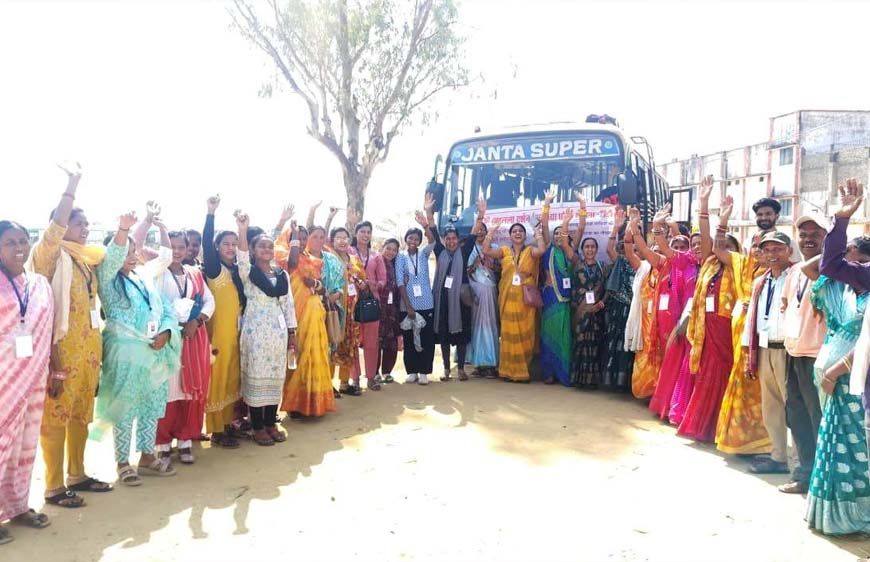 राम नगरी की ओर श्रद्धा का कारवां: मनेंद्रगढ़ से 49 श्रद्धालु अयोध्या रवाना