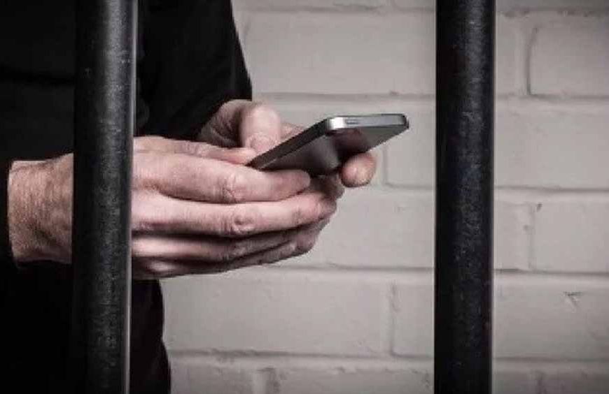 ‘कैदियों के पास मोबाइल कैसे?’ हाईकोर्ट सख्त, जेल प्रशासन से मांगा जवाब