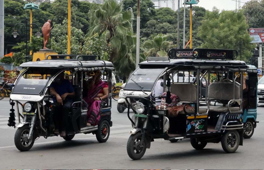 इंदौर में ट्रैफिक समस्या का समाधान, प्रशासन का कदम - अब ई रिक्शा पर लगेंगे रंग-बिरंगे स्टीकर और तय होंगे रूट