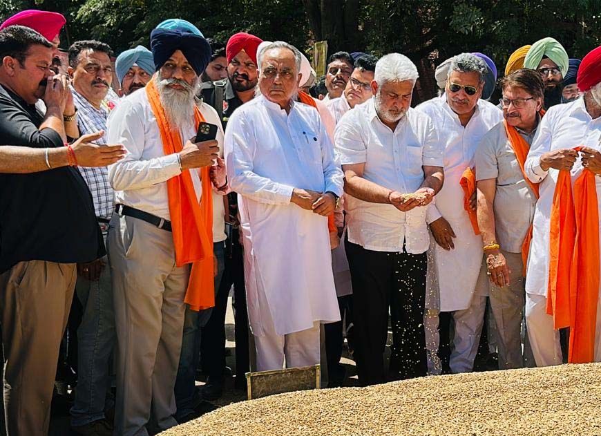 कैबिनेट मंत्री लाल चंद कटारूचक ने गुरदासपुर अनाज मंडी का दौरा किया, गेहूं खरीद के इंतज़ामों का जायज़ा लिया