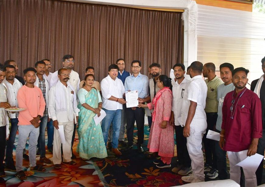 एनएमडीसी के शीर्ष नेतृत्व ने दंतेवाड़ा के पंचायत प्रमुखों से मुलाकात की, जल, बिजली और सड़कों पर कार्रवाई का दिलाया भरोसा