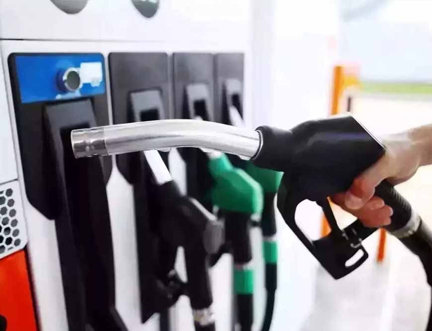 पेट्रोल-डीजल के दाम 25-28 रुपए तक बढ़ सकते हैं, आम आदमी को लगेगा बड़ा झटका: रिपोर्ट