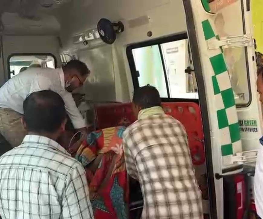 कैंसर पीड़ित महिला को जिला अस्पताल में कराया गया भर्ती, कलेक्टर ने बेहतर उपचार के दिए निर्देश