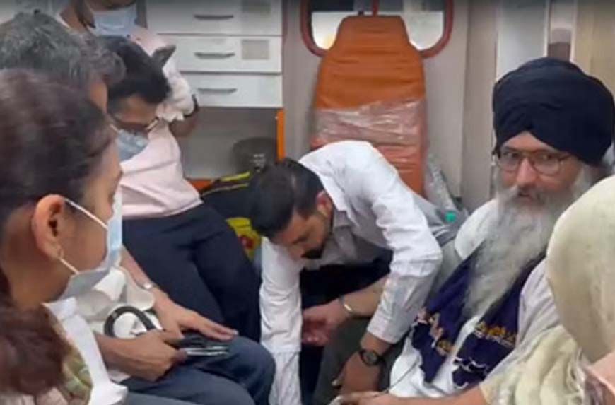 18 महीने बाद 400 फुट ऊंचे टावर से उतरे गुरजीत सिंह खालसा, संगत ने किए जयकारे