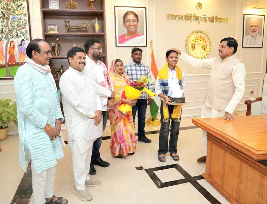दसवीं बोर्ड टॉपर कु. प्रतिभा सोलंकी को प्रोत्साहनस्वरूप मिलेंगे एक लाख रुपये : मुख्यमंत्री डॉ. यादव