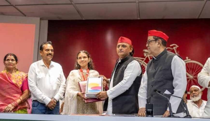 लखनऊ में सपा मुखिया का चुनावी मोड, पीड़ित परिवार को 5 लाख की मदद का ऐलान