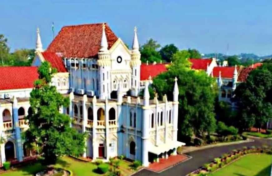 ओला-उबर 2 मिनट में पहुंचती हैं तो एंबुलेंस क्यों नहीं? जनहित याचिका पहुंची हाईकोर्ट