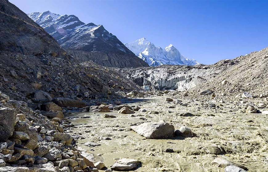 बढ़ती गर्मी और पिघलते पहाड़, हिमालय के ग्लेशियर संकट में; 50 करोड़ आबादी को खतरा