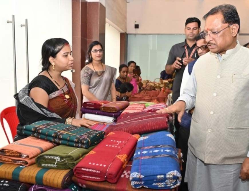 हाथ करघे से कमाई तक- ग्राम नारी की महिलाओं की सफलता का राज