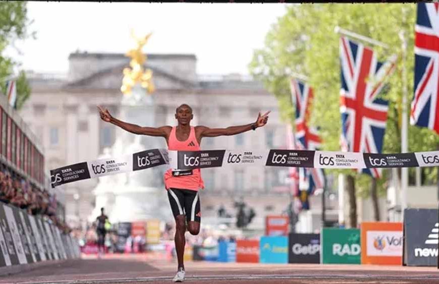 सेबास्टियन सावे ने रचा इतिहास, लंदन मैराथन में तोड़ा 2 घंटे का रिकॉर्ड