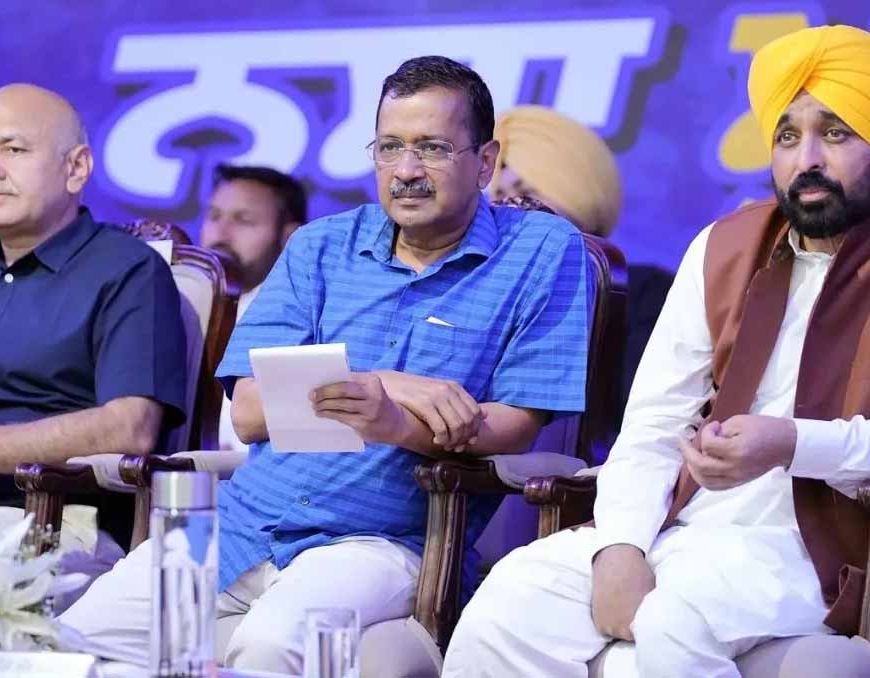 AAP में बड़ा संकट: 7 राज्यसभा सांसदों के जाने के बाद सिसोदिया ने बुलाई इमरजेंसी बैठक