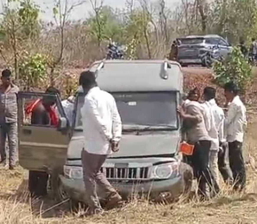 छतरपुर के डायल-112 हीरोज पिकअप पलटने से घायल 08 व्यक्तियों को त्वरित सहायता से पहुँचाया अस्पताल