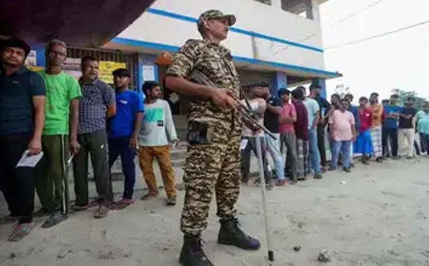 बंगाल में 18% वोटिंग, ममता ने गड़बड़ी का आरोप लगाया, नादिया में BJP कार्यकर्ता पर हमला