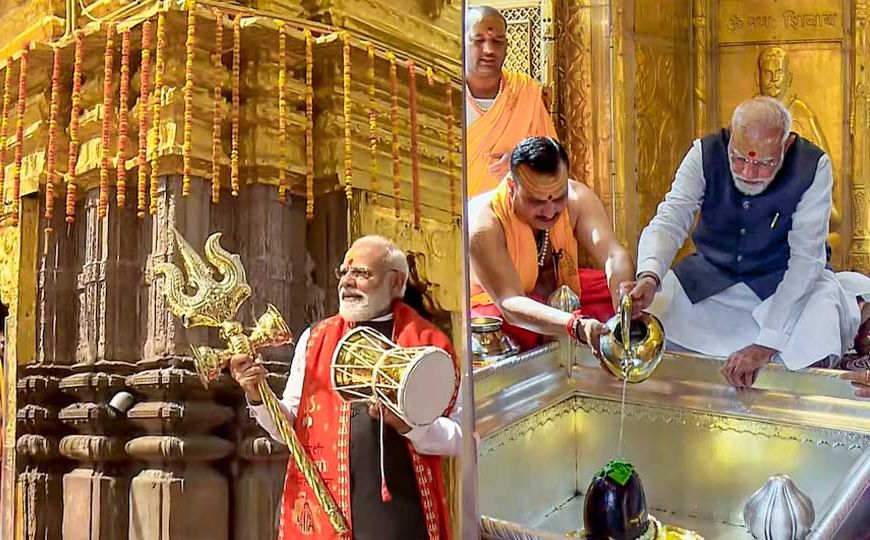 एक हाथ में त्रिशूल, दूसरे में डमरू और पीछे दमकता मंदिर... पीएम मोदी की काशी विश्वनाथ पूजा की मंत्रमुग्ध कर देने वाली तस्वीर